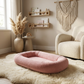 Cocon nid velours rose poudré en ambiance chambre bébé
